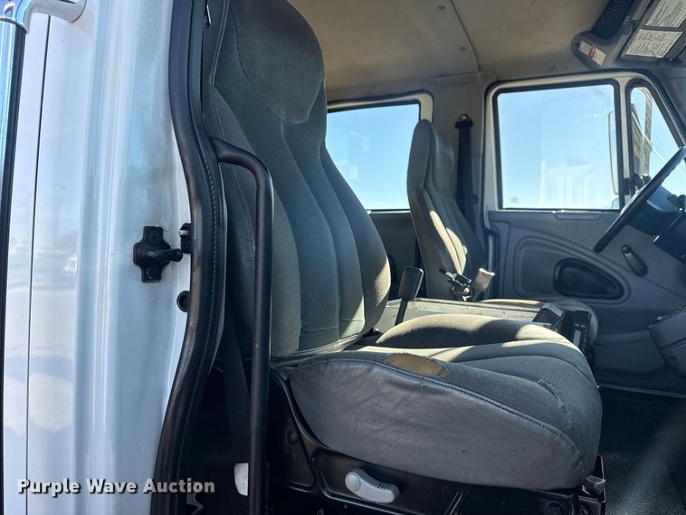 image for item EG1974 2006 International 7400 crane truck