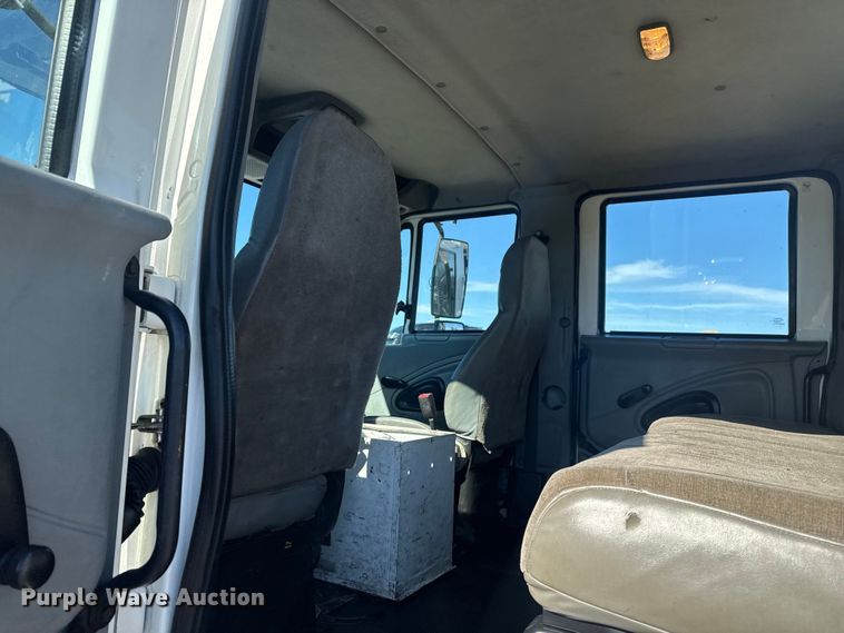 image for item EG1974 2006 International 7400 crane truck