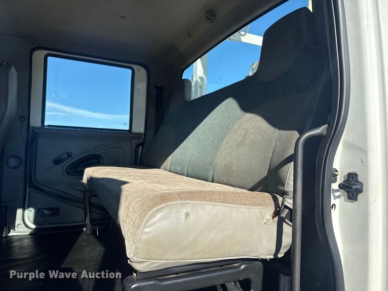 image for item EG1974 2006 International 7400 crane truck