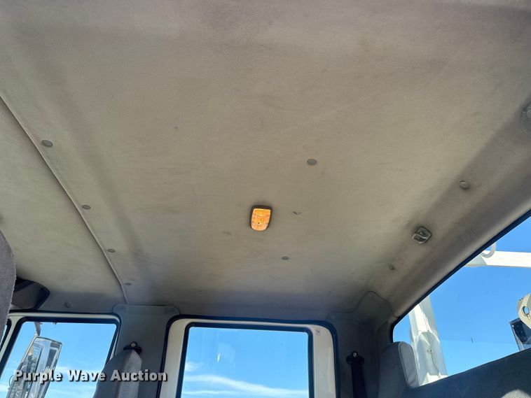 image for item EG1974 2006 International 7400 crane truck