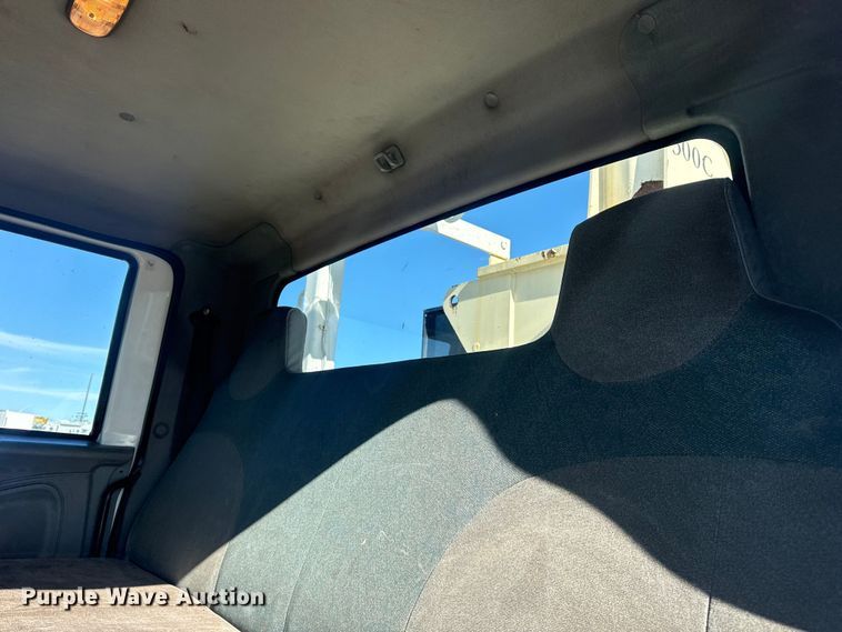 image for item EG1974 2006 International 7400 crane truck