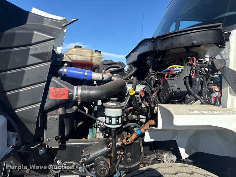 image for item EG1974 2006 International 7400 crane truck