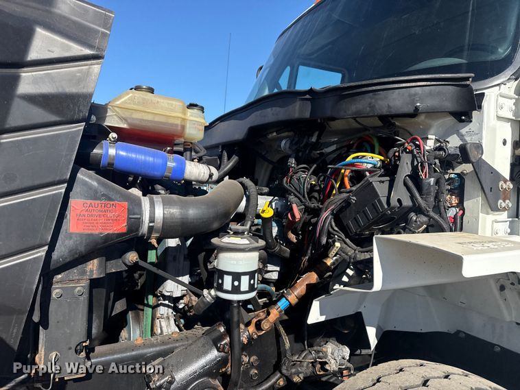 image for item EG1974 2006 International 7400 crane truck