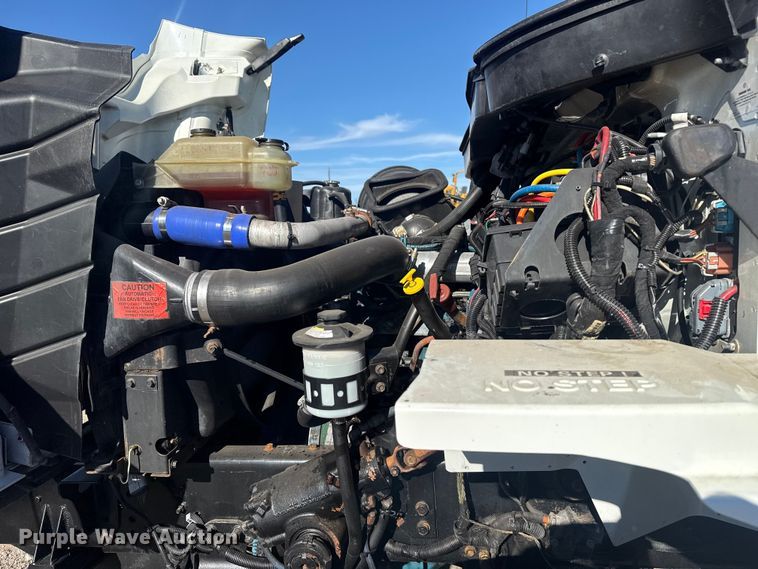 image for item EG1974 2006 International 7400 crane truck