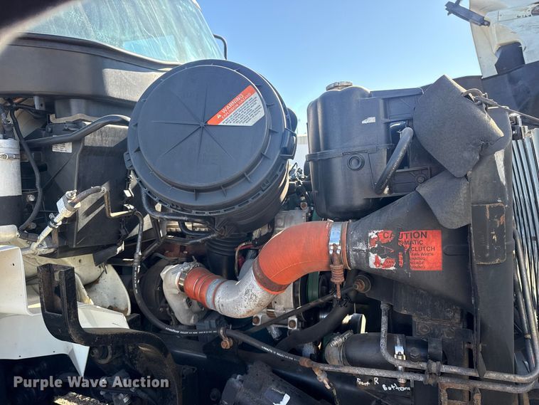 image for item EG1974 2006 International 7400 crane truck