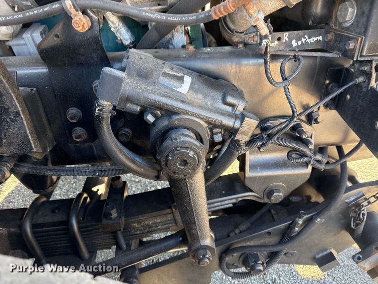 image for item EG1974 2006 International 7400 crane truck