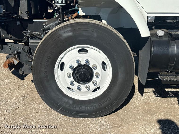 image for item EG1974 2006 International 7400 crane truck