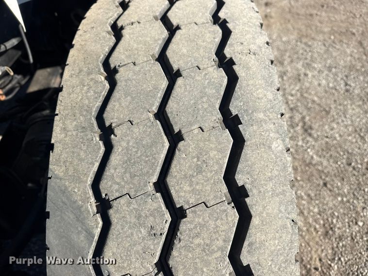 image for item EG1974 2006 International 7400 crane truck