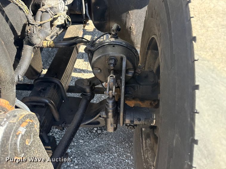 image for item EG1974 2006 International 7400 crane truck