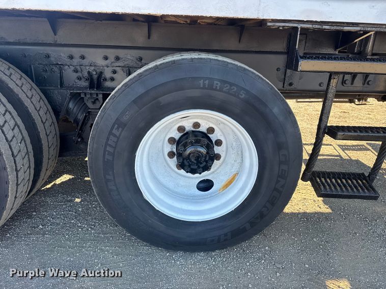 image for item EG1974 2006 International 7400 crane truck