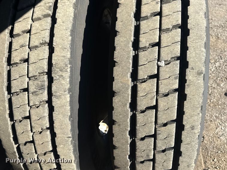 image for item EG1974 2006 International 7400 crane truck