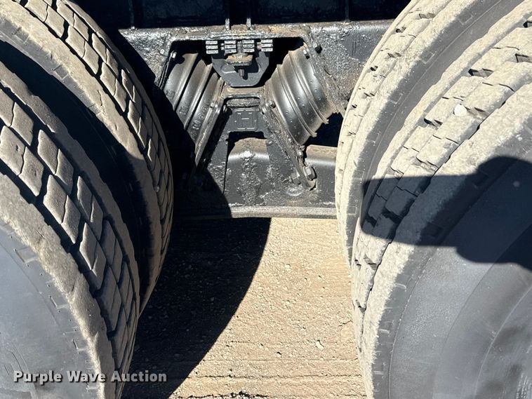 image for item EG1974 2006 International 7400 crane truck