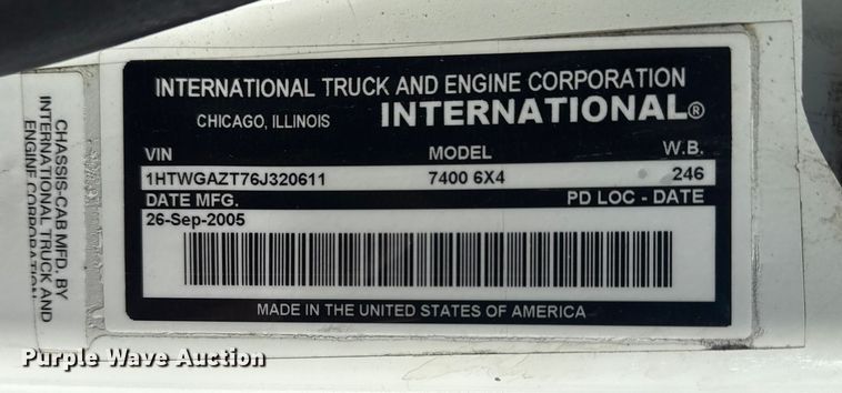 image for item EG1974 2006 International 7400 crane truck