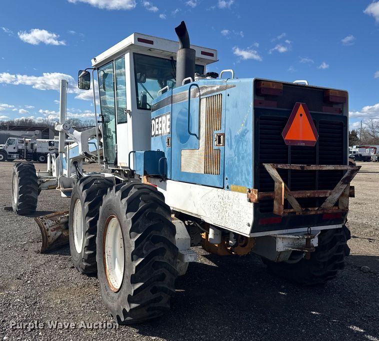 image for item EG1982 2000 John Deere 770C motor grader