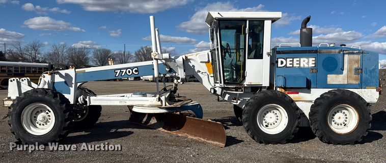 image for item EG1982 2000 John Deere 770C motor grader