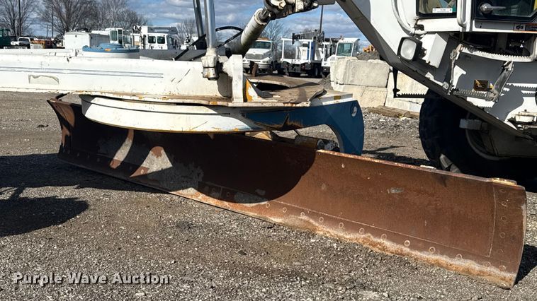 image for item EG1982 2000 John Deere 770C motor grader