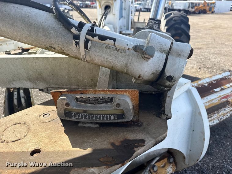 image for item EG1982 2000 John Deere 770C motor grader