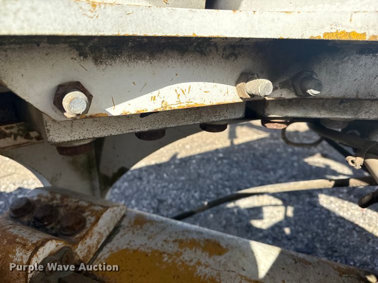 image for item EG1982 2000 John Deere 770C motor grader