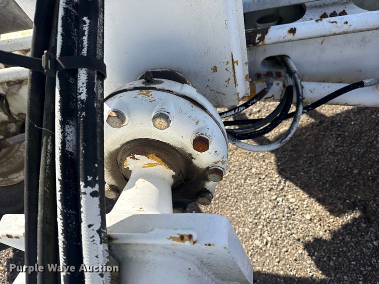 image for item EG1982 2000 John Deere 770C motor grader