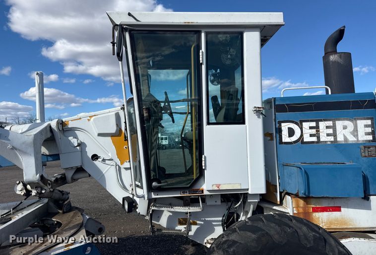 image for item EG1982 2000 John Deere 770C motor grader