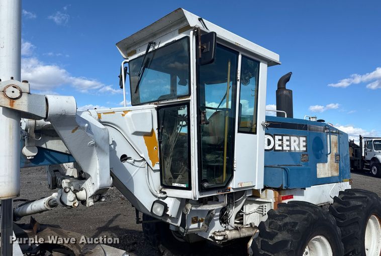 image for item EG1982 2000 John Deere 770C motor grader