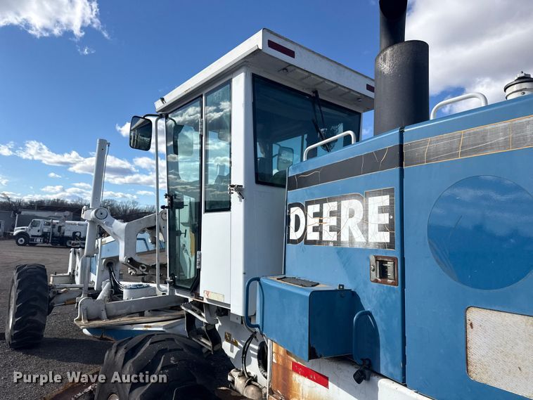 image for item EG1982 2000 John Deere 770C motor grader