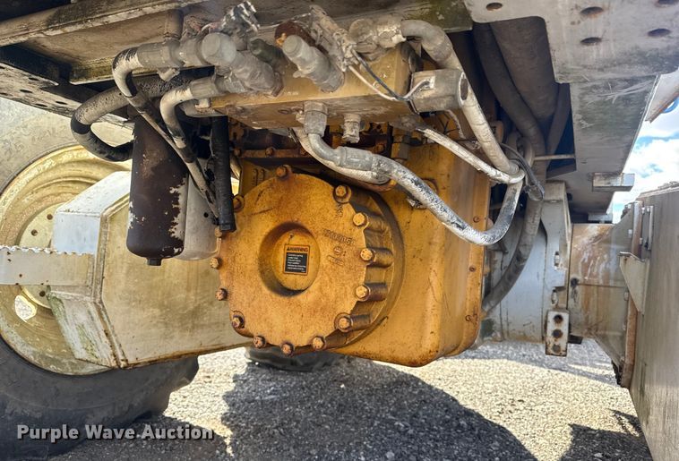 image for item EG1982 2000 John Deere 770C motor grader