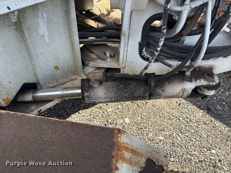 image for item EG1982 2000 John Deere 770C motor grader