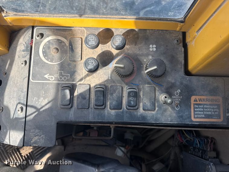 image for item EG1982 2000 John Deere 770C motor grader