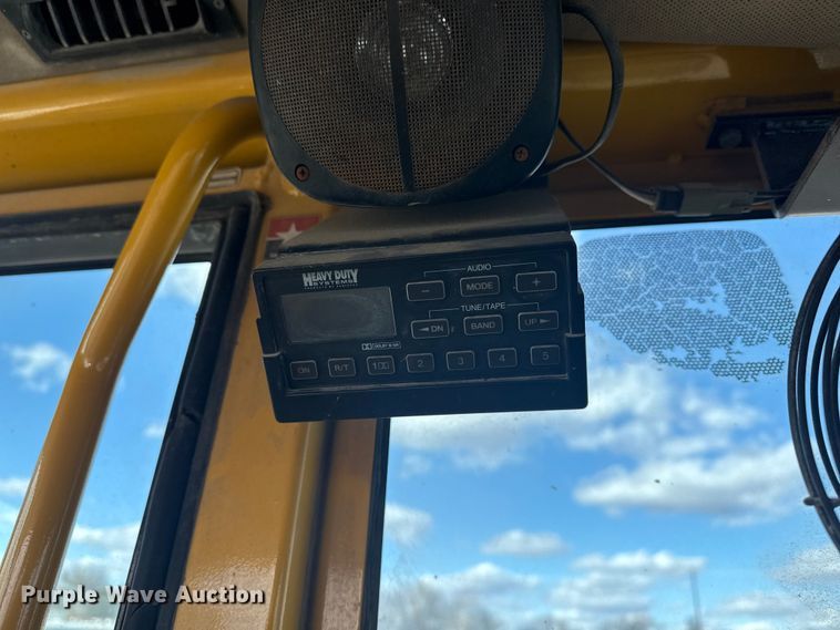 image for item EG1982 2000 John Deere 770C motor grader