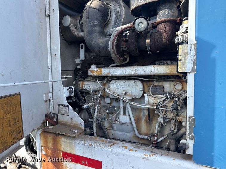 image for item EG1982 2000 John Deere 770C motor grader