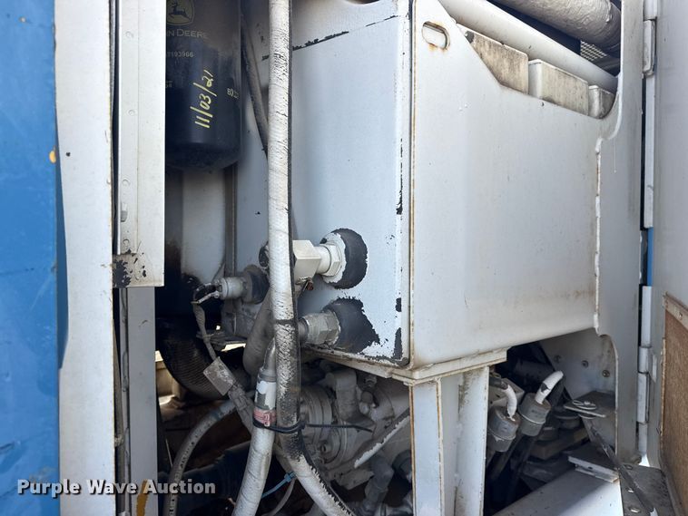 image for item EG1982 2000 John Deere 770C motor grader