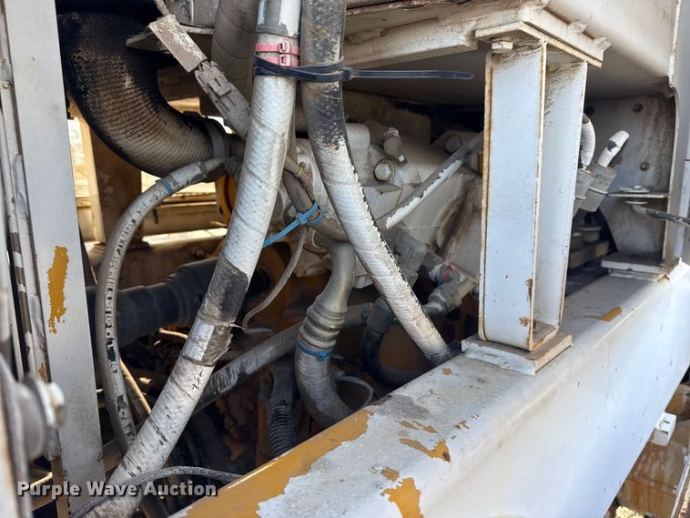 image for item EG1982 2000 John Deere 770C motor grader