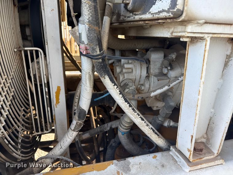 image for item EG1982 2000 John Deere 770C motor grader