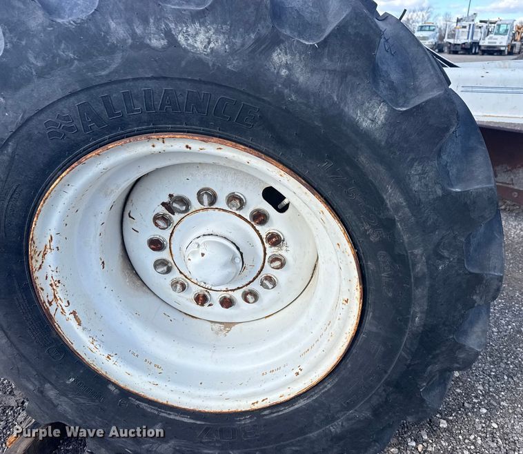 image for item EG1982 2000 John Deere 770C motor grader