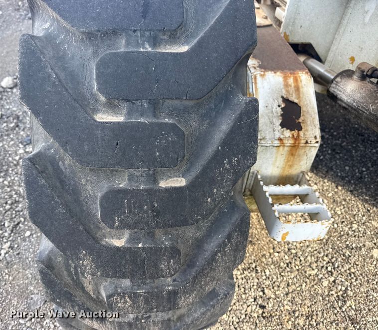 image for item EG1982 2000 John Deere 770C motor grader