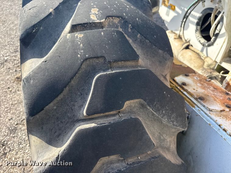 image for item EG1982 2000 John Deere 770C motor grader