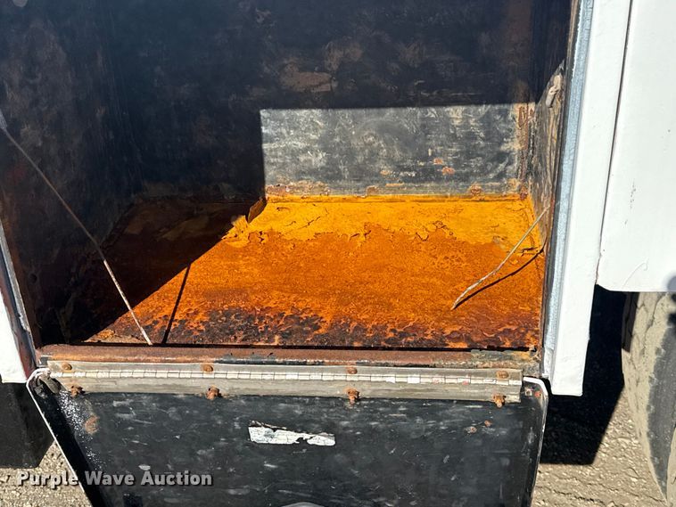 image for item EG1988 2011 Mack CHU613 vacuum truck