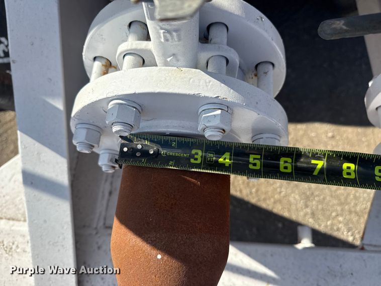 image for item EG1988 2011 Mack CHU613 vacuum truck