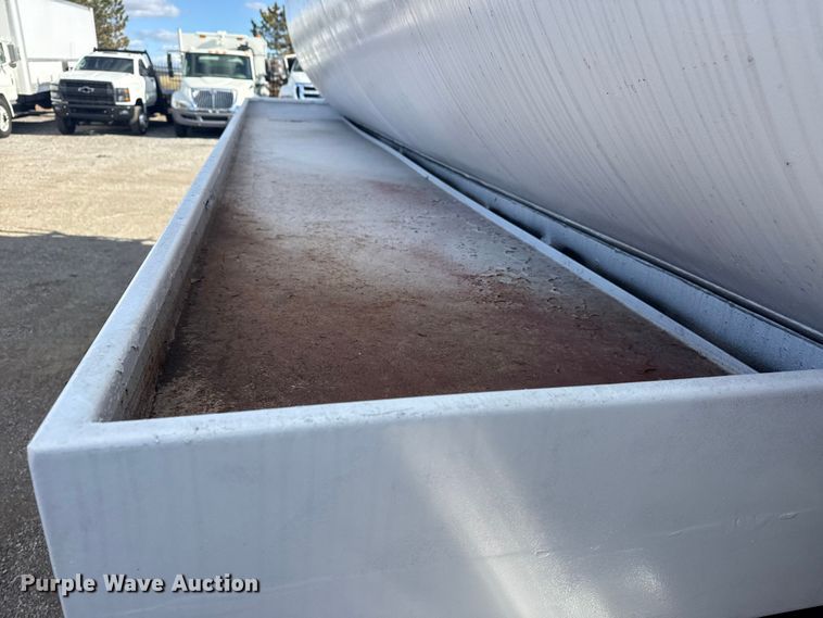 image for item EG1988 2011 Mack CHU613 vacuum truck