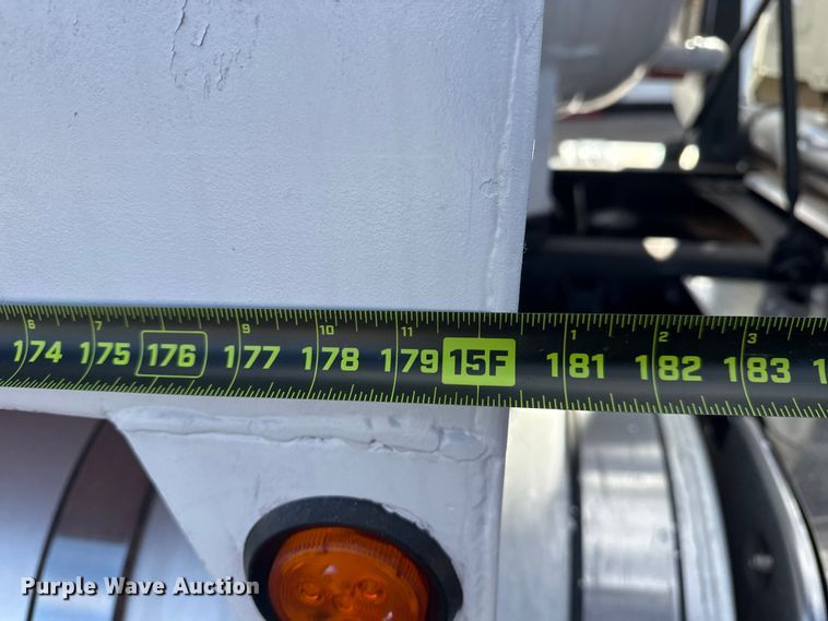 image for item EG1988 2011 Mack CHU613 vacuum truck