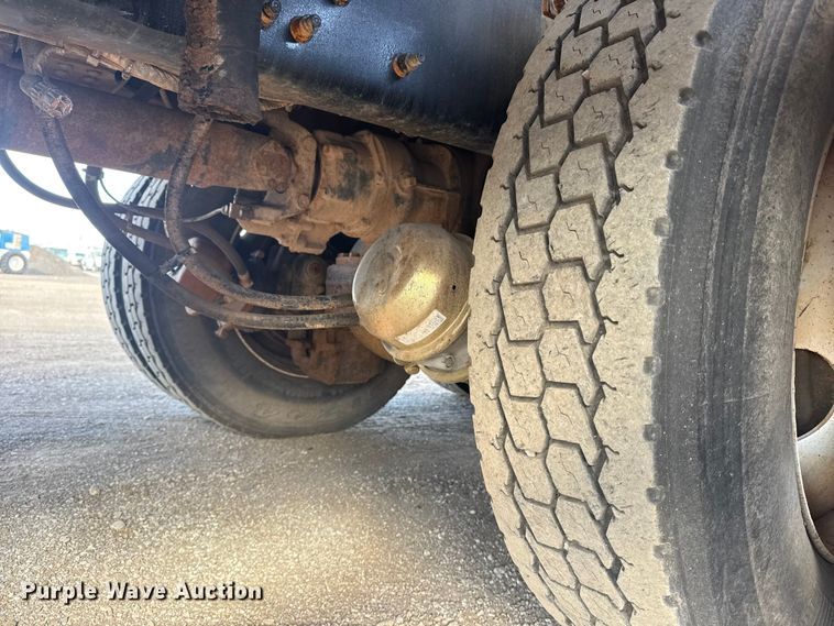 image for item EG1988 2011 Mack CHU613 vacuum truck