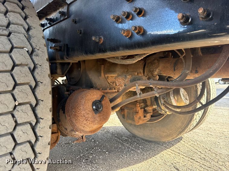 image for item EG1988 2011 Mack CHU613 vacuum truck