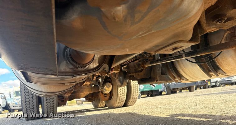 image for item EG1988 2011 Mack CHU613 vacuum truck