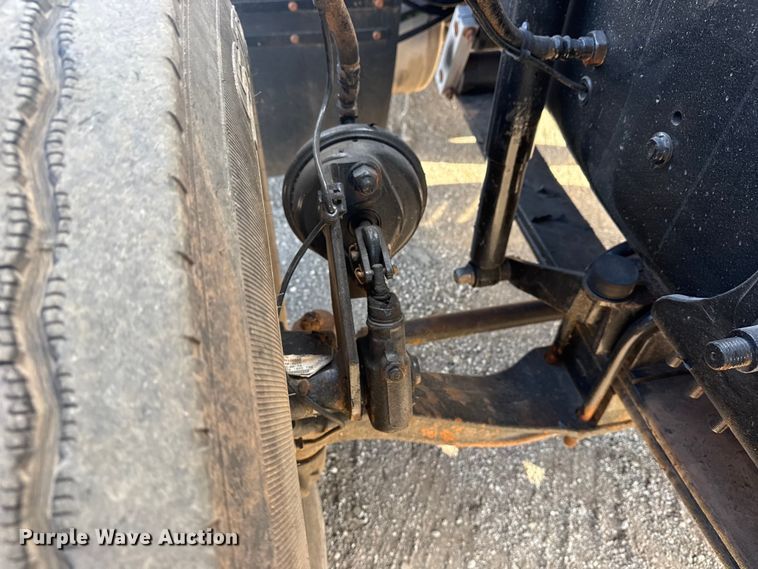 image for item EG1988 2011 Mack CHU613 vacuum truck