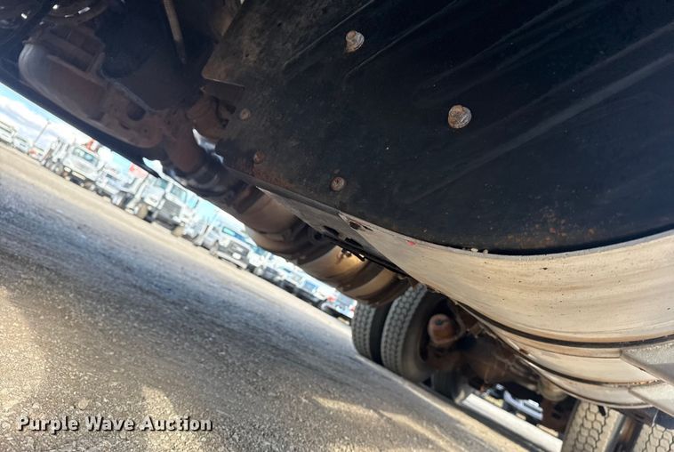 image for item EG1988 2011 Mack CHU613 vacuum truck