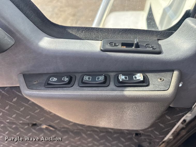 image for item EG1988 2011 Mack CHU613 vacuum truck