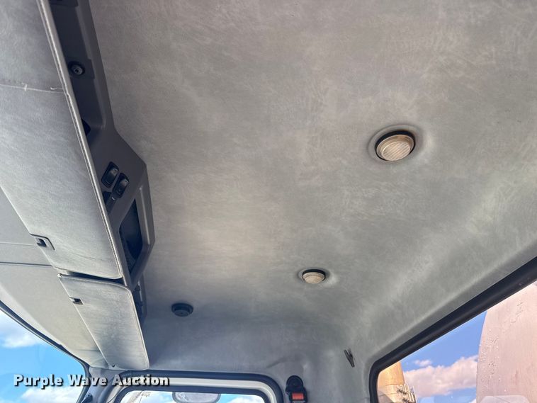 image for item EG1988 2011 Mack CHU613 vacuum truck