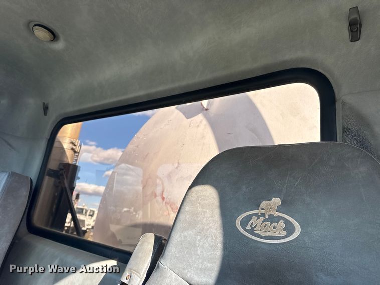 image for item EG1988 2011 Mack CHU613 vacuum truck