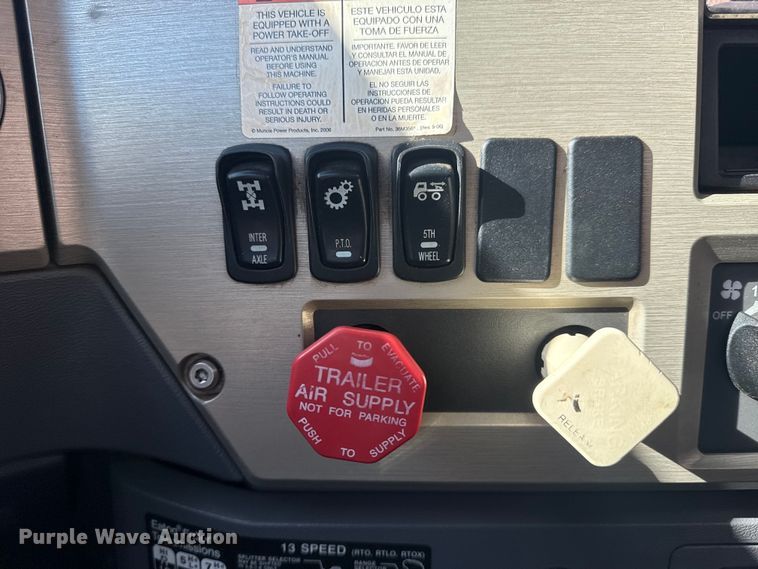 image for item EG1988 2011 Mack CHU613 vacuum truck